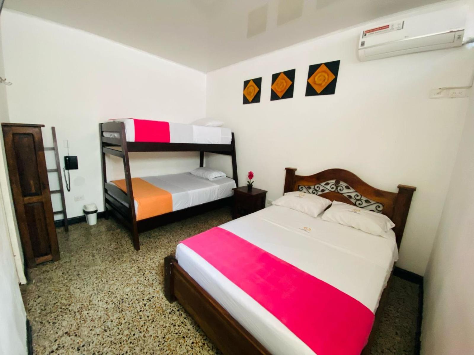 Hotel Maceo เมลการ์ ภายนอก รูปภาพ